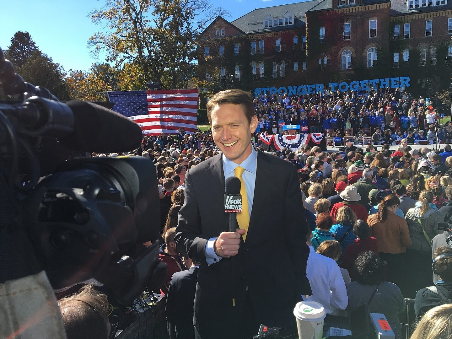 Fox News covers the 2016 presidential election. Credit: Telluriden A Fox News presenter covers the 2016 presidential election in New Hampshire