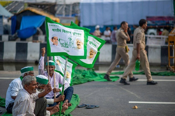Farmers block traffic at the Delhi-Uttar Pradesh border during a nationwide strike against agricultural reforms (Pradeep Gaur / SOPA Images/Sipa USA) 2GNTMGR