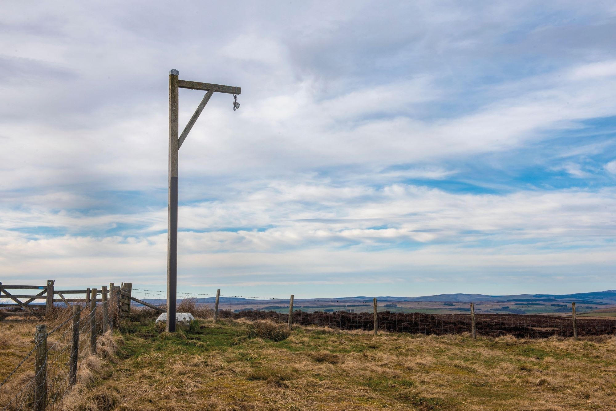 “Winter’s Gibbet” in Northumberland marks the site of a murder and execution in the late 18th century. Credit: Alamy “Winter’s Gibbet”, an old wooden gallow in rural Northumberland