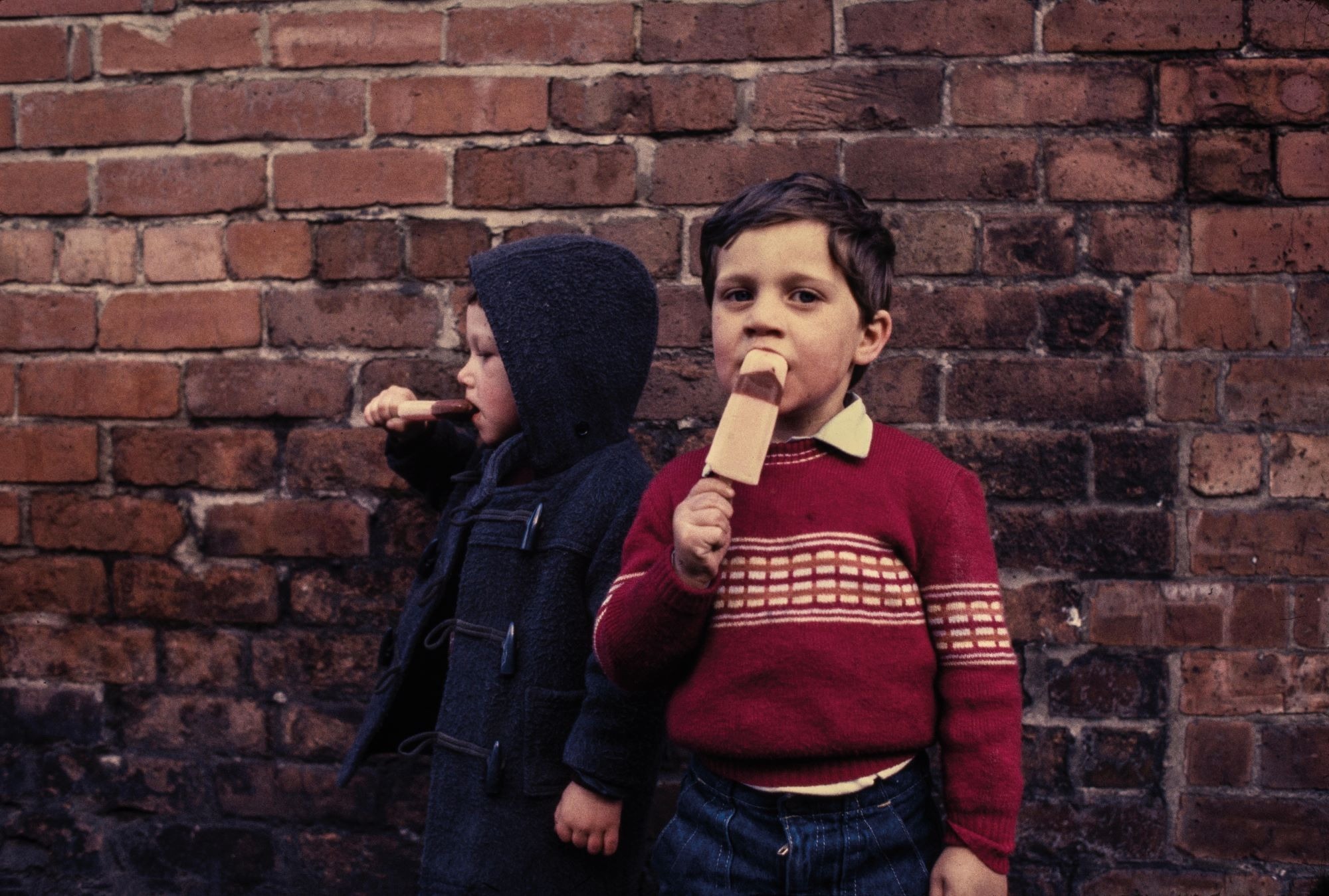 Labour has tied itself in knots over the two-child benefit cap. Credit: Alamy Two young children eating ice creams