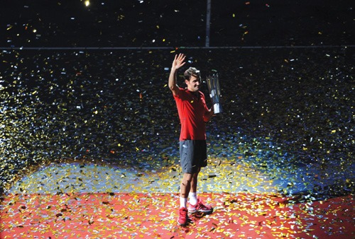 Roger Federer with his trophy after winning 2014’s Shanghai Masters 1000 tournament Federer