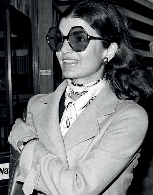 Jacqueline Kennedy in 1971, from The Secret History of the Handbag by Meredith Etherington-Smith, published by Double-Barrelled Books Jackie O