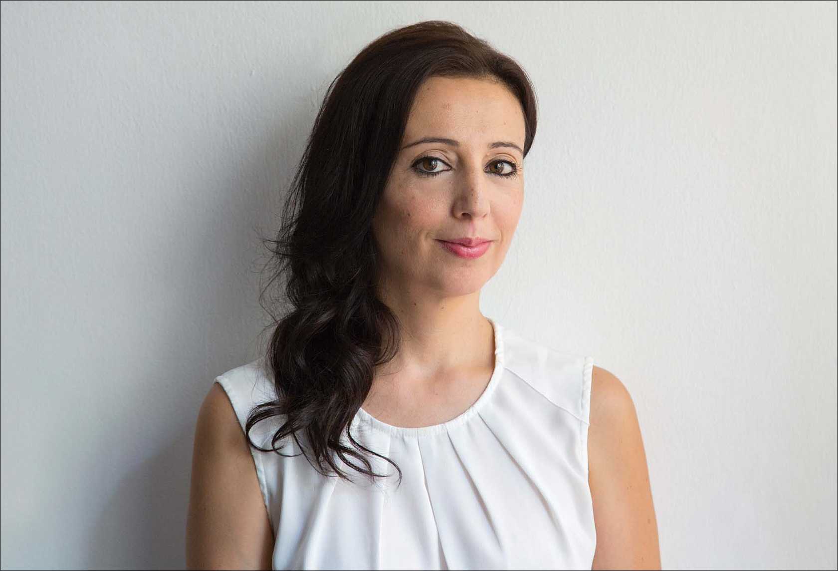 Rania Abouzeid, interviewed in our summer 2018 issue. A portrait photograph of Rania Abouzeid