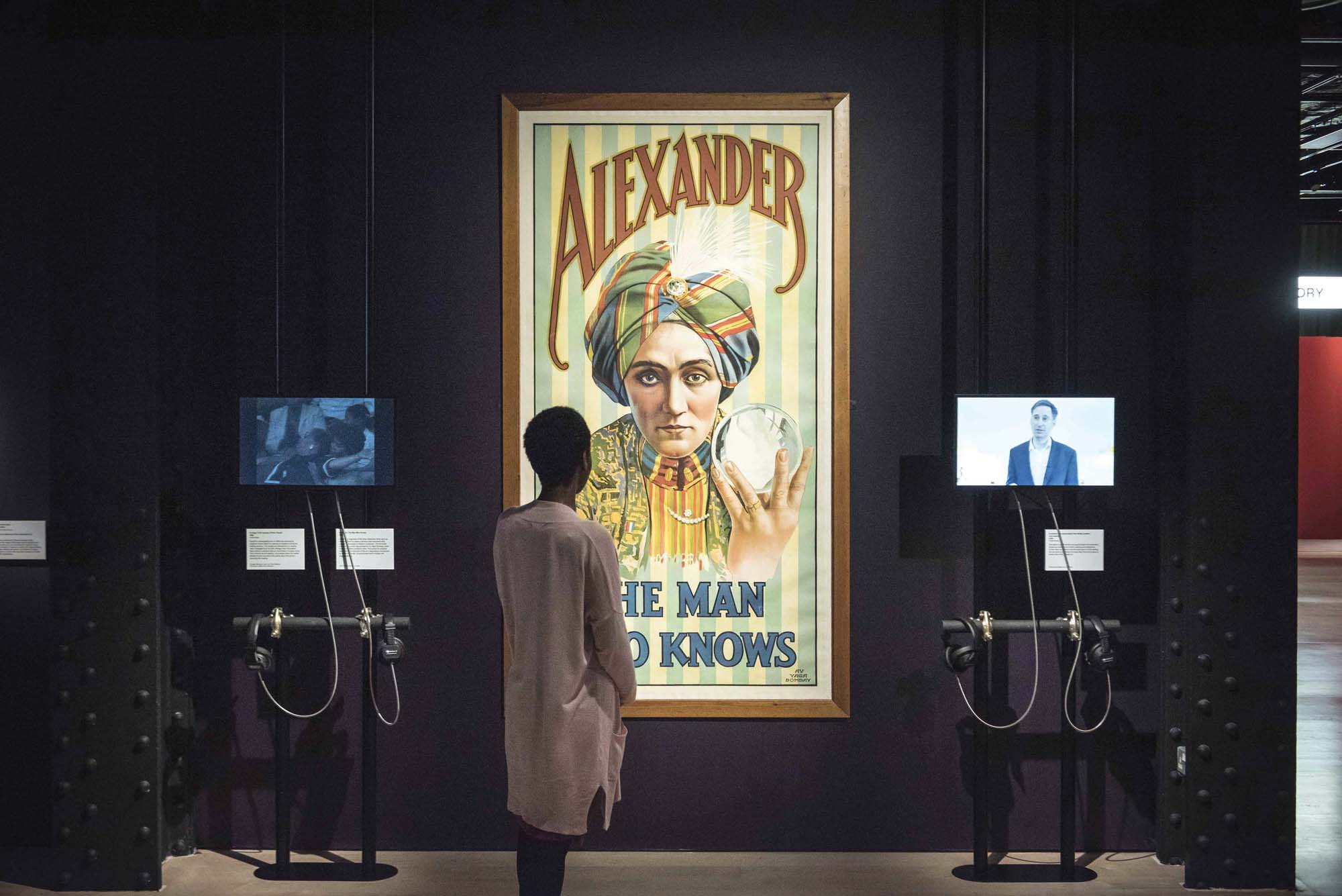 “Smoke and Mirrors: The psychology of magic” at the Wellcome Collection in London illusions